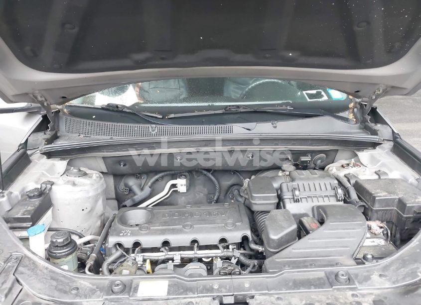 Photo 10 of 2011 Kia Sorento LX (VIN 5XYKT3A19BG113984)