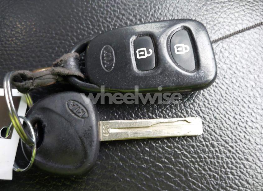 Photo 11 of 2011 Kia Sorento LX (VIN 5XYKT3A19BG113984)