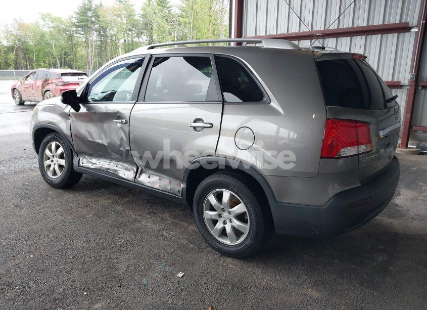 Photo 3 of 2011 Kia Sorento LX (VIN 5XYKT3A19BG113984)