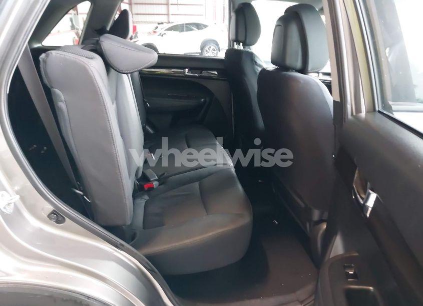 Photo 8 of 2011 Kia Sorento LX (VIN 5XYKT3A19BG113984)