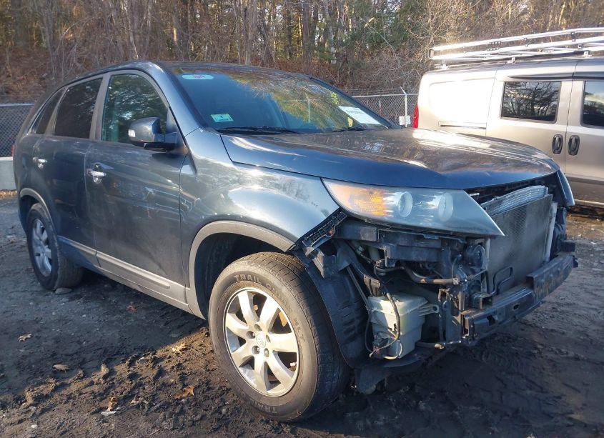 2011 Kia Sorento LX (VIN 5XYKT3A19BG114987) main photo