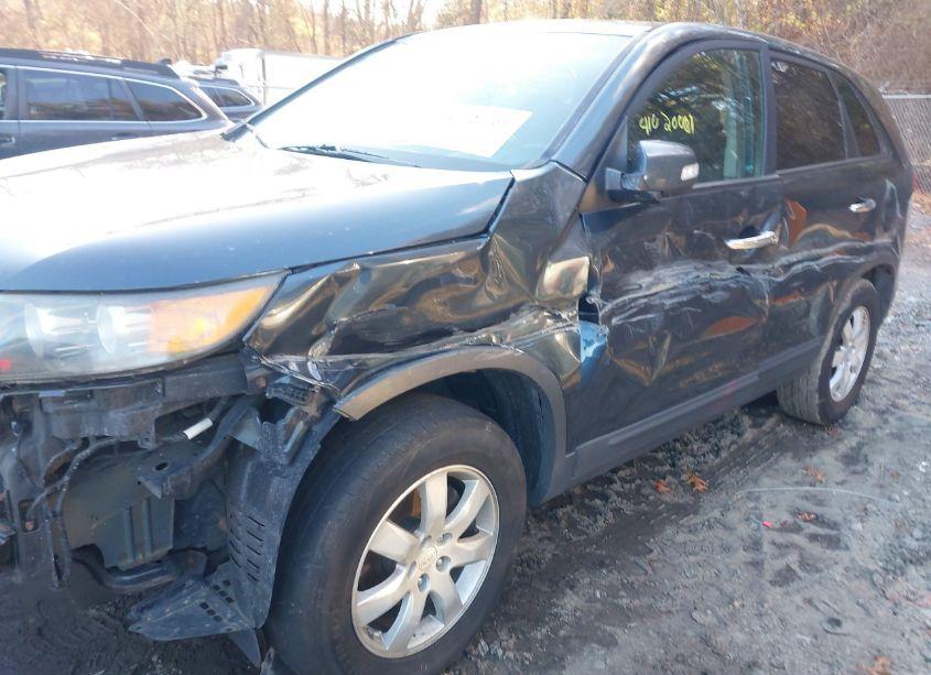 Photo 6 of 2011 Kia Sorento LX (VIN 5XYKT3A19BG114987)
