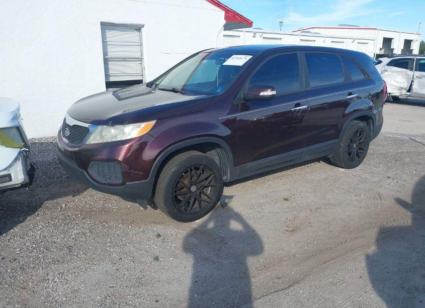 Photo 2 of 2011 Kia Sorento LX (VIN 5XYKT3A19BG138447)