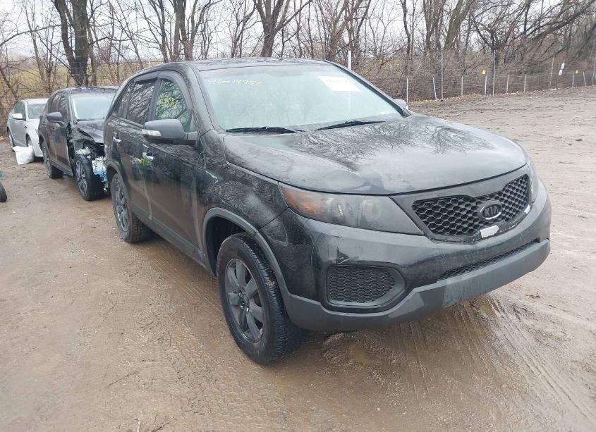 2011 Kia Sorento LX (VIN 5XYKT3A19BG144894) main photo
