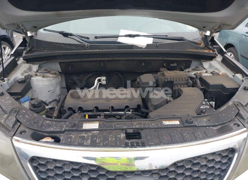 Photo 10 of 2011 Kia Sorento (VIN 5XYKT3A19BG145995)