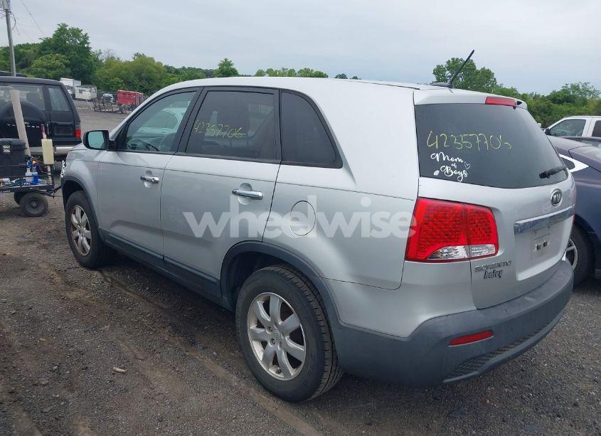 Photo 3 of 2011 Kia Sorento (VIN 5XYKT3A19BG145995)