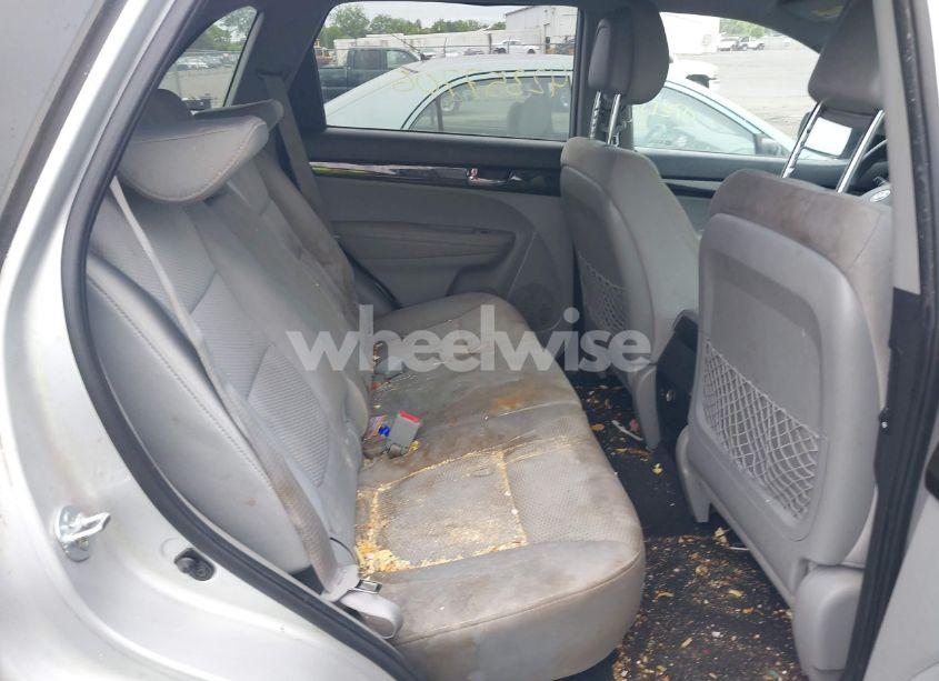Photo 8 of 2011 Kia Sorento (VIN 5XYKT3A19BG145995)