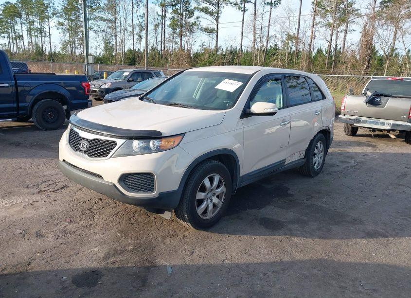 Photo 2 of 2012 Kia Sorento LX (VIN 5XYKT3A19CG215805)