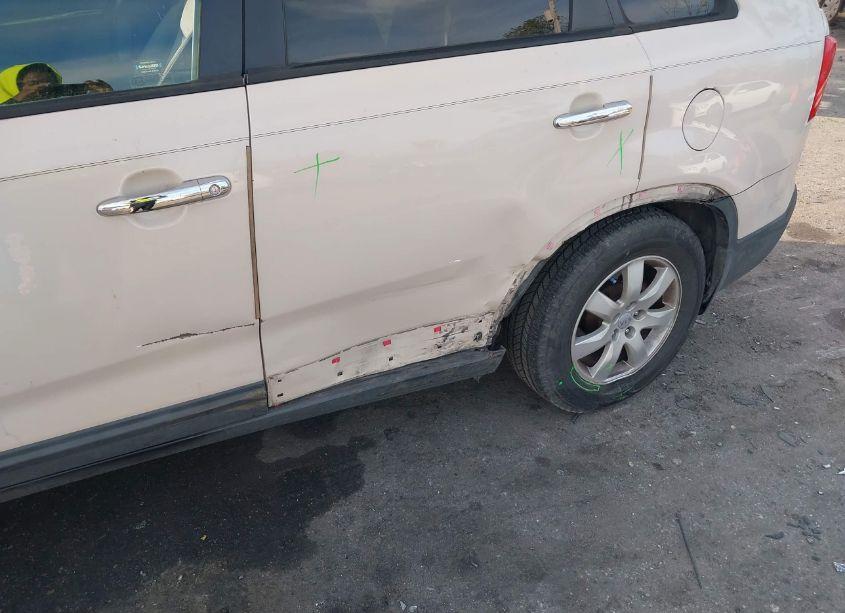 Photo 6 of 2012 Kia Sorento LX (VIN 5XYKT3A19CG215805)