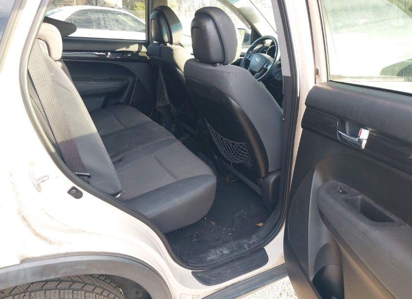 Photo 8 of 2012 Kia Sorento LX (VIN 5XYKT3A19CG215805)