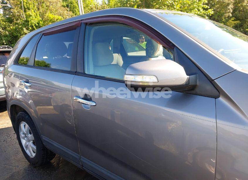 Photo 13 of 2012 Kia Sorento LX (VIN 5XYKT3A19CG231096)