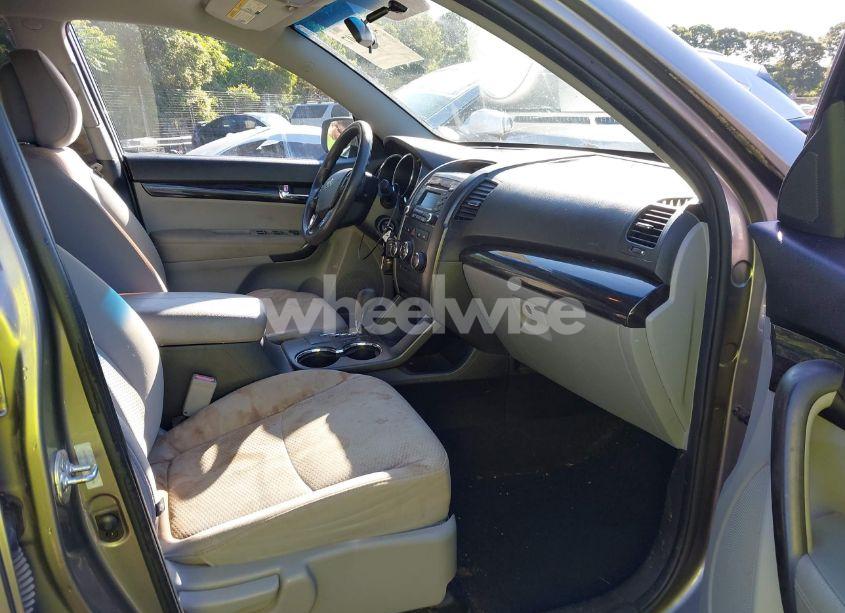 Photo 5 of 2012 Kia Sorento LX (VIN 5XYKT3A19CG231096)
