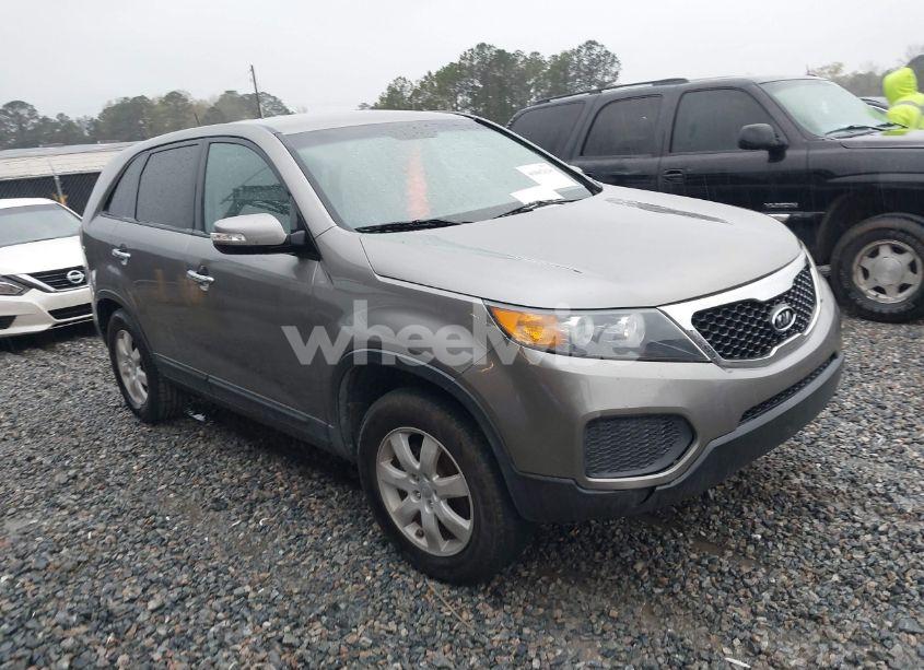 2012 Kia Sorento LX (VIN 5XYKT3A19CG244821) main photo