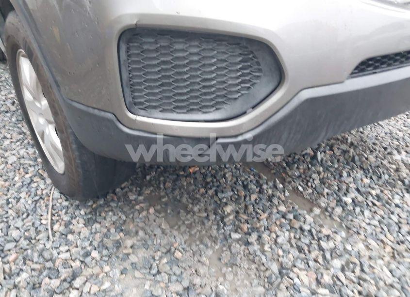 Photo 12 of 2012 Kia Sorento LX (VIN 5XYKT3A19CG244821)