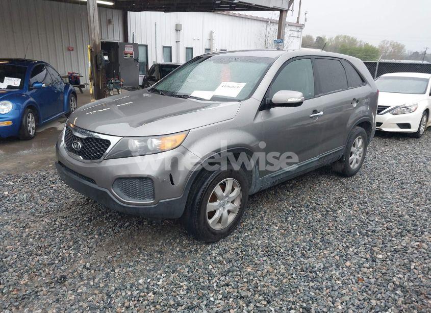 Photo 2 of 2012 Kia Sorento LX (VIN 5XYKT3A19CG244821)