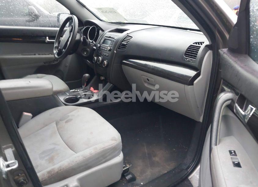 Photo 5 of 2012 Kia Sorento LX (VIN 5XYKT3A19CG244821)