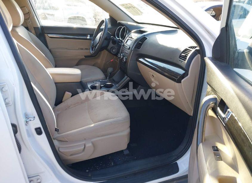 Photo 5 of 2012 Kia Sorento LX (VIN 5XYKT3A19CG294716)