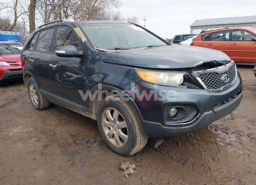 2011 Kia Sorento LX (VIN 5XYKT3A1XBG008385) main photo