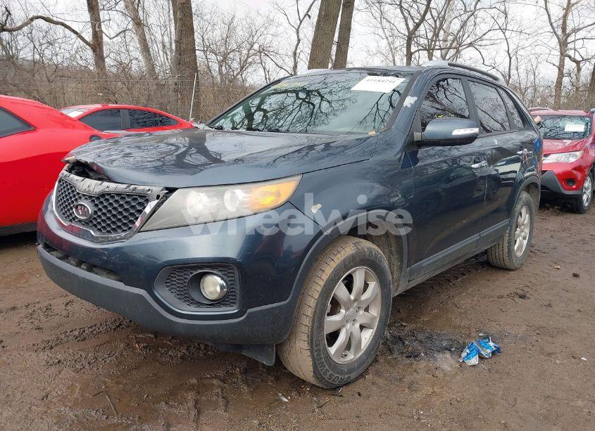 Photo 2 of 2011 Kia Sorento LX (VIN 5XYKT3A1XBG008385)