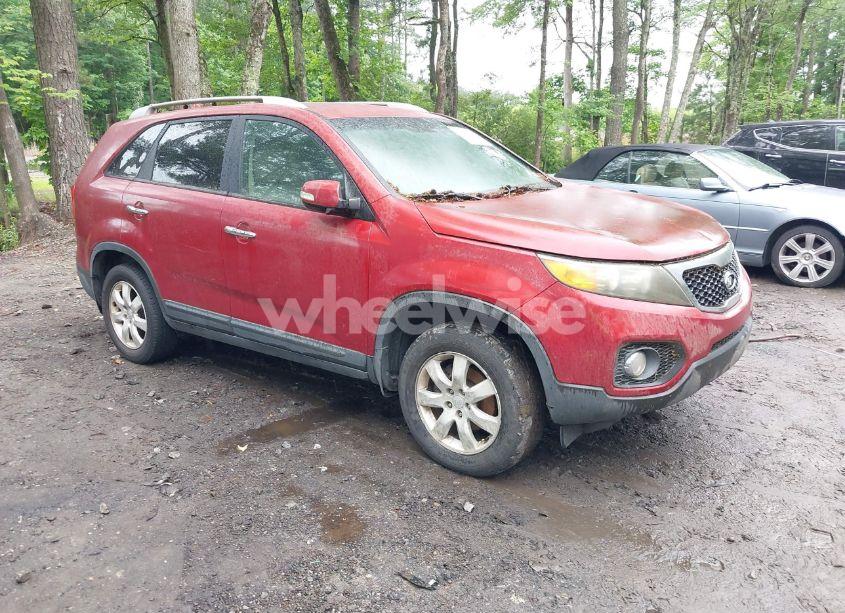 2011 Kia Sorento LX (VIN 5XYKT3A1XBG020049) main photo