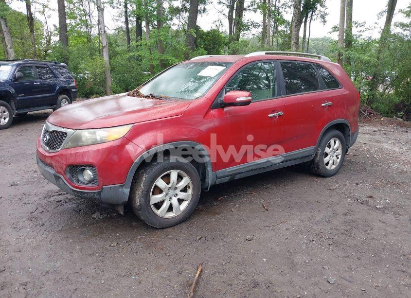 Photo 2 of 2011 Kia Sorento LX (VIN 5XYKT3A1XBG020049)