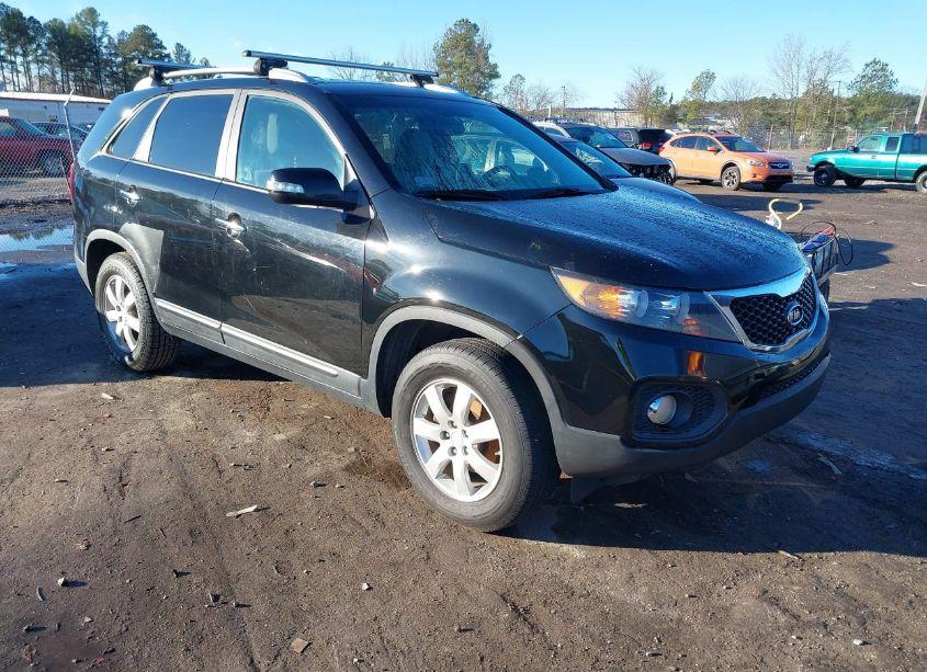 2011 Kia Sorento LX (VIN 5XYKT3A1XBG027938) main photo