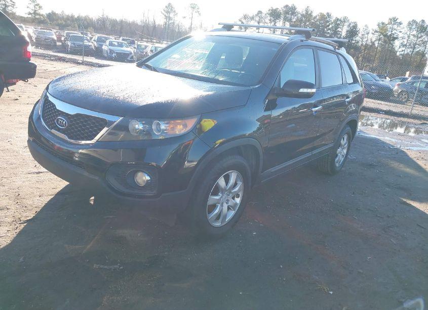 Photo 2 of 2011 Kia Sorento LX (VIN 5XYKT3A1XBG027938)