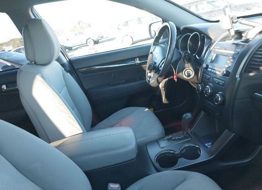 Photo 5 of 2011 Kia Sorento LX (VIN 5XYKT3A1XBG027938)