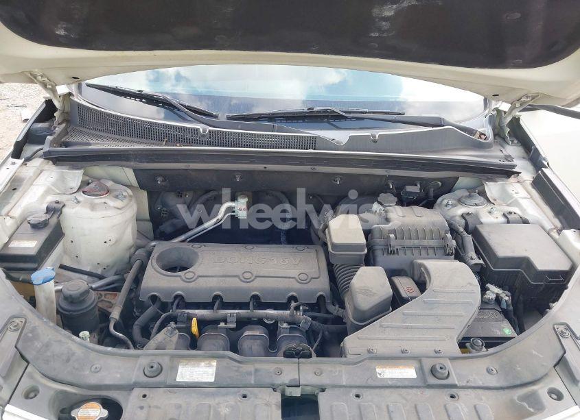 Photo 10 of 2011 Kia Sorento LX (VIN 5XYKT3A1XBG039894)