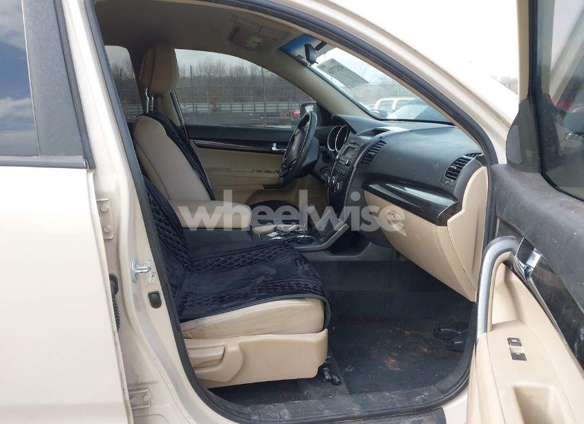 Photo 5 of 2011 Kia Sorento LX (VIN 5XYKT3A1XBG039894)