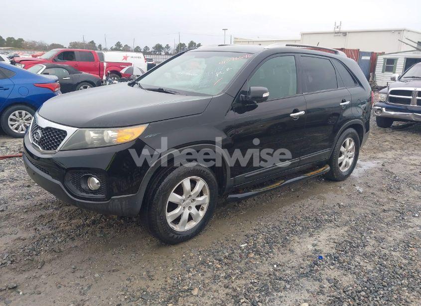 Photo 2 of 2011 Kia Sorento LX (VIN 5XYKT3A1XBG051303)