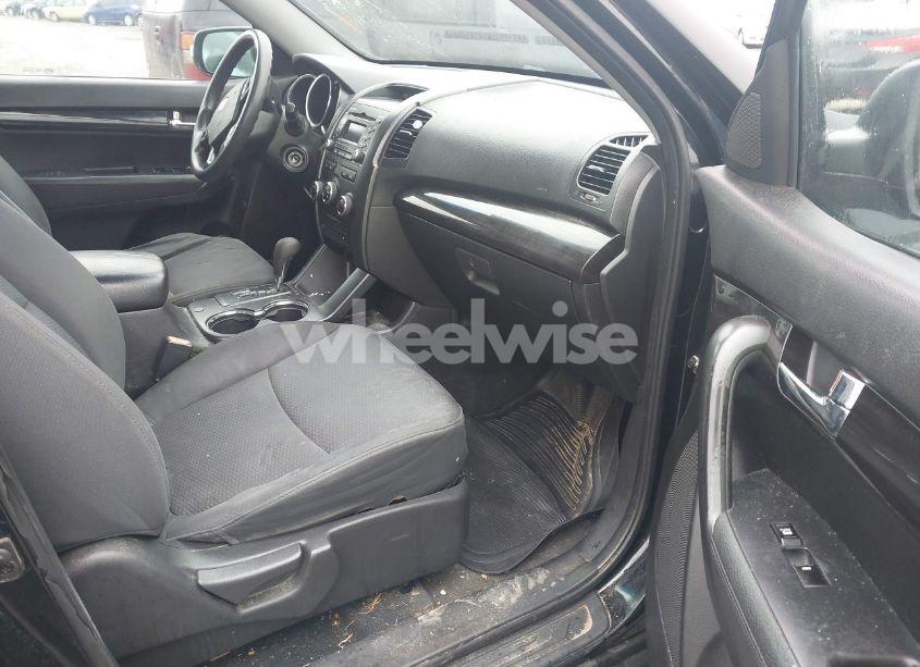Photo 5 of 2011 Kia Sorento LX (VIN 5XYKT3A1XBG051303)
