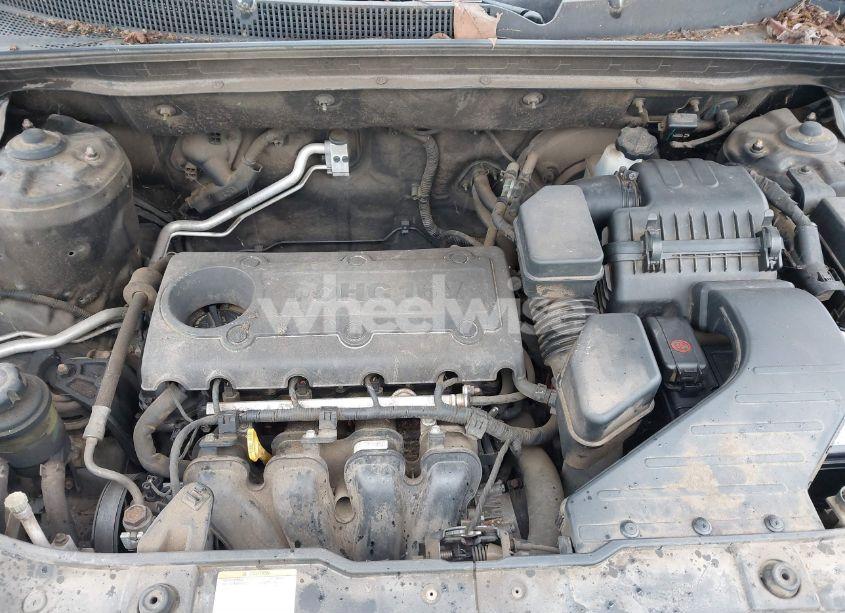 Photo 6 of 2011 Kia Sorento LX (VIN 5XYKT3A1XBG051303)