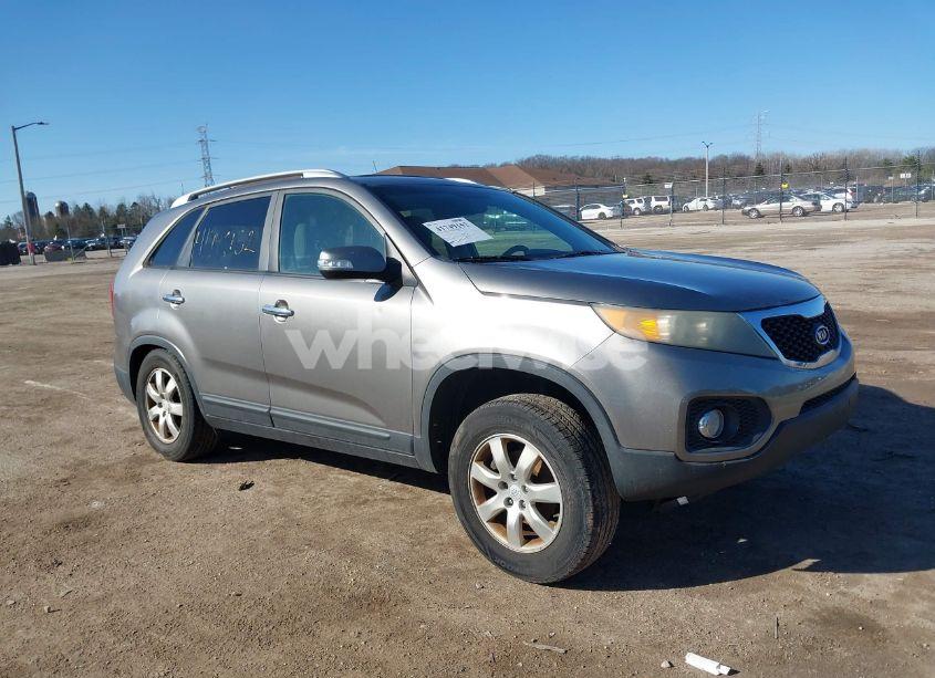 2011 Kia Sorento LX (VIN 5XYKT3A1XBG051561) main photo
