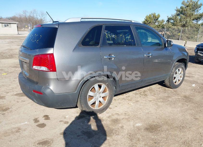Photo 4 of 2011 Kia Sorento LX (VIN 5XYKT3A1XBG051561)