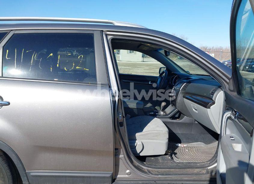 Photo 5 of 2011 Kia Sorento LX (VIN 5XYKT3A1XBG051561)