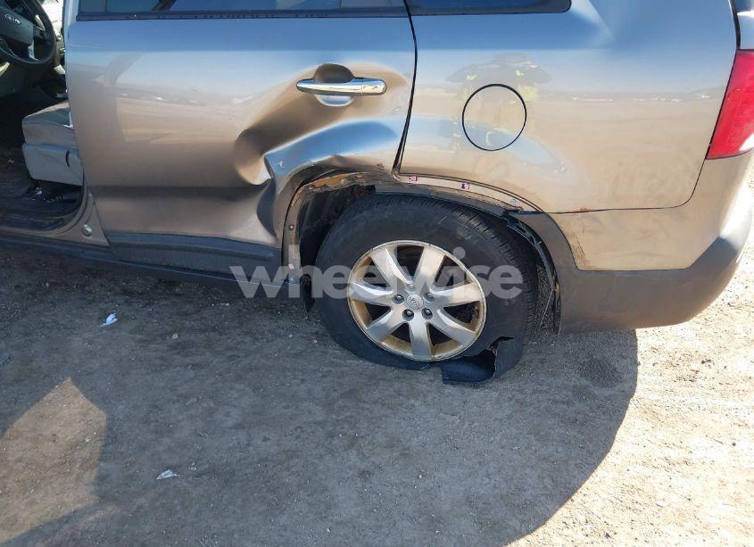 Photo 6 of 2011 Kia Sorento LX (VIN 5XYKT3A1XBG051561)