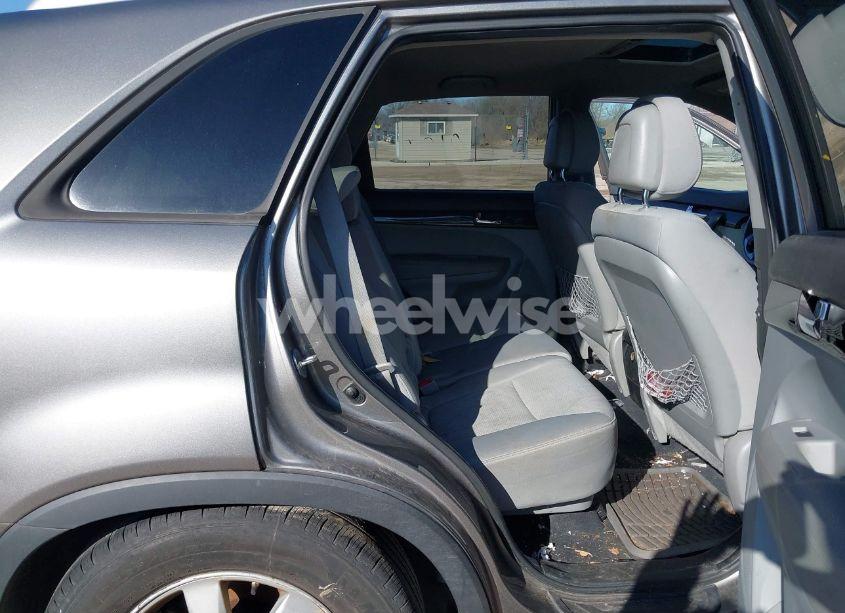 Photo 8 of 2011 Kia Sorento LX (VIN 5XYKT3A1XBG051561)