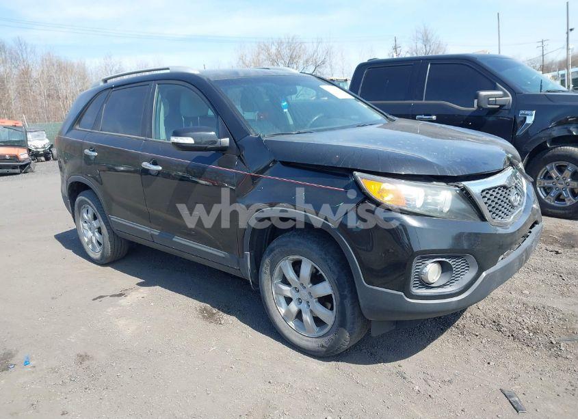 2011 Kia Sorento LX (VIN 5XYKT3A1XBG065217) main photo