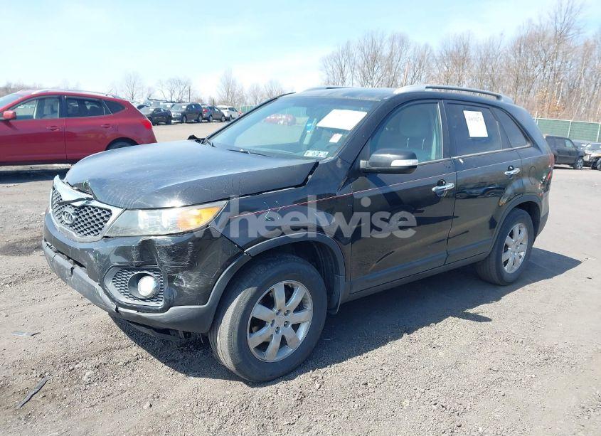 Photo 2 of 2011 Kia Sorento LX (VIN 5XYKT3A1XBG065217)