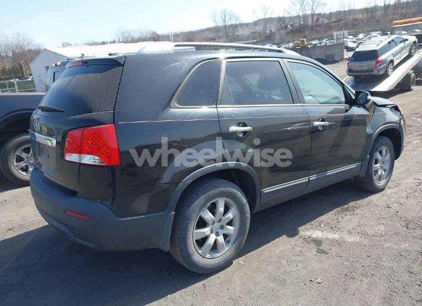Photo 4 of 2011 Kia Sorento LX (VIN 5XYKT3A1XBG065217)