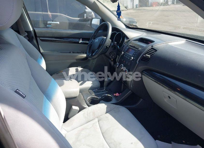 Photo 5 of 2011 Kia Sorento LX (VIN 5XYKT3A1XBG065217)