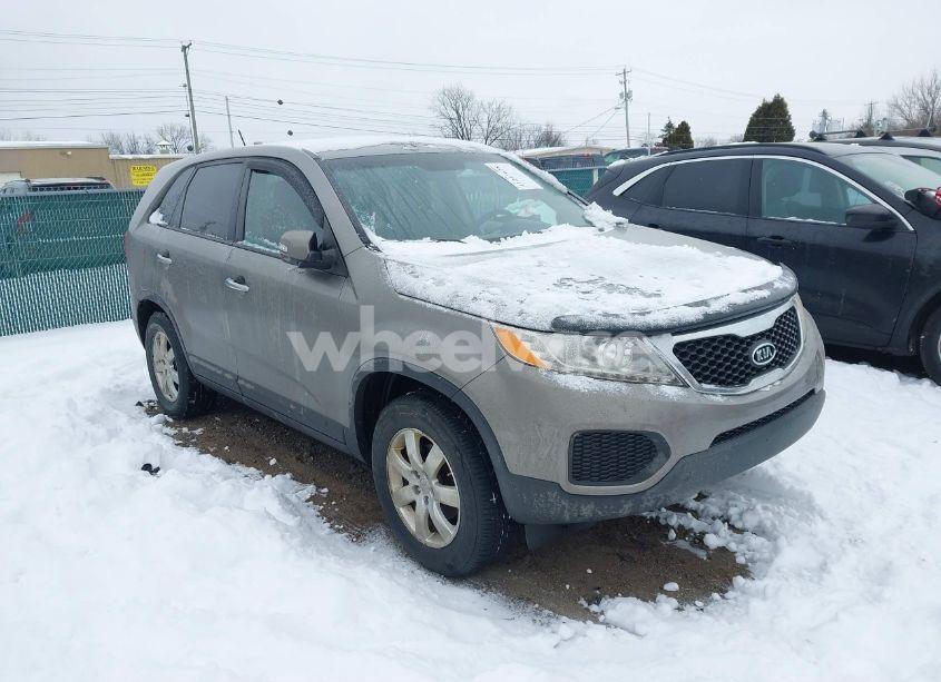 2011 Kia Sorento LX (VIN 5XYKT3A1XBG078355) main photo
