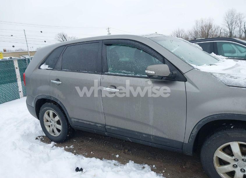 Photo 13 of 2011 Kia Sorento LX (VIN 5XYKT3A1XBG078355)