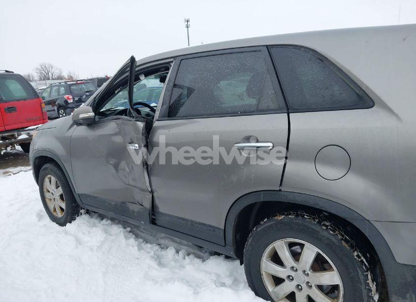 Photo 14 of 2011 Kia Sorento LX (VIN 5XYKT3A1XBG078355)