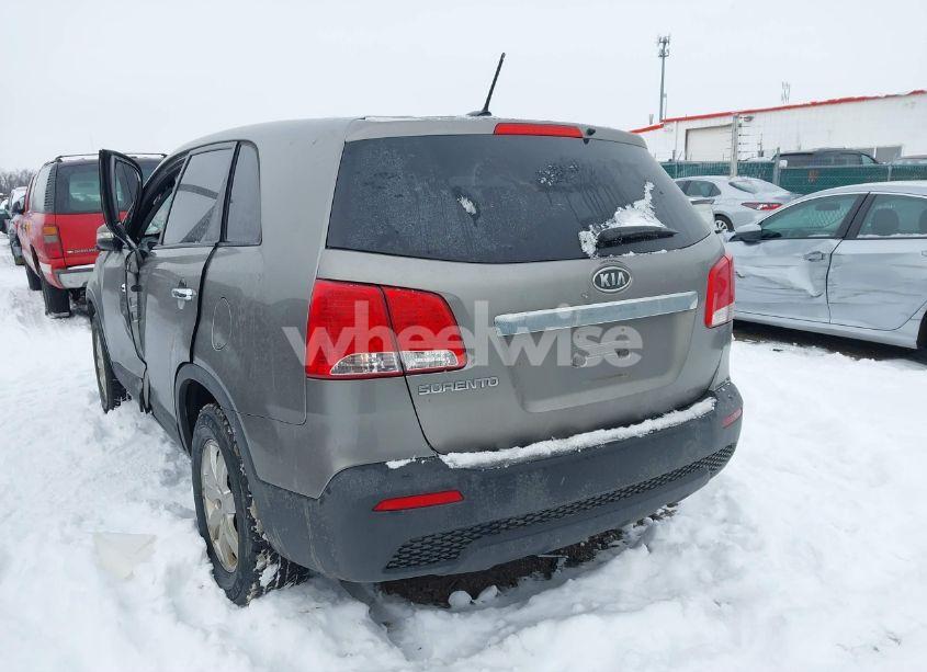 Photo 16 of 2011 Kia Sorento LX (VIN 5XYKT3A1XBG078355)