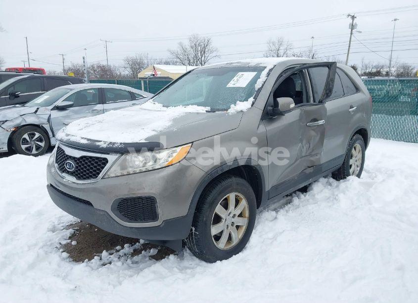 Photo 2 of 2011 Kia Sorento LX (VIN 5XYKT3A1XBG078355)