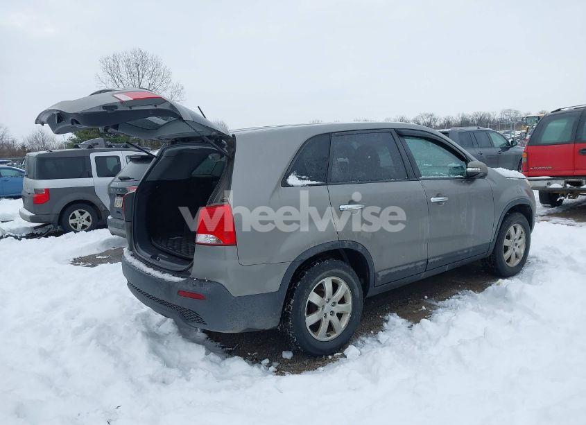 Photo 4 of 2011 Kia Sorento LX (VIN 5XYKT3A1XBG078355)