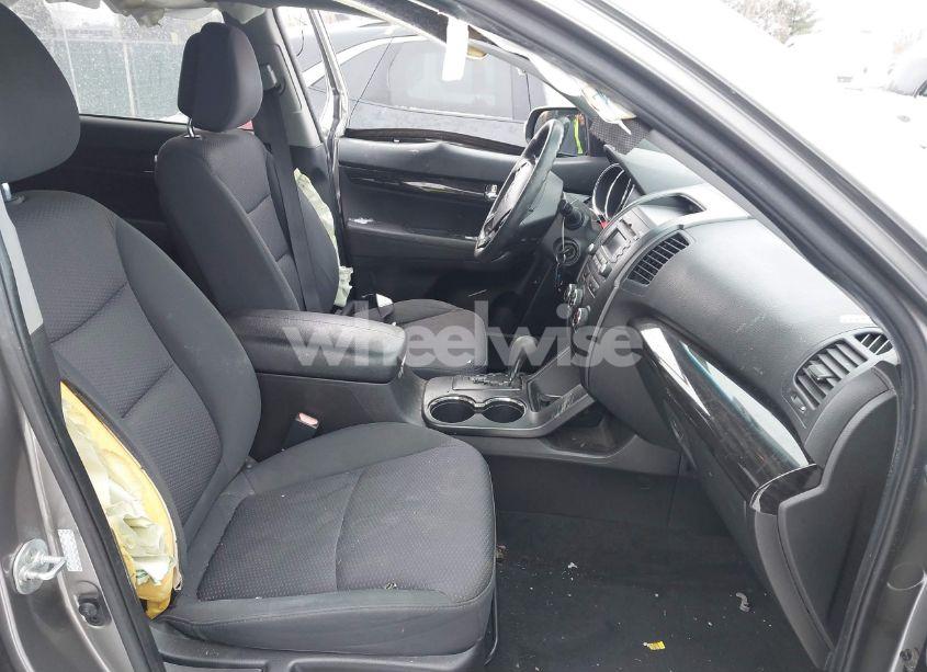 Photo 5 of 2011 Kia Sorento LX (VIN 5XYKT3A1XBG078355)