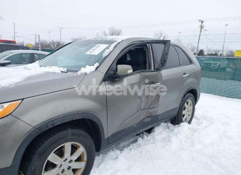 Photo 6 of 2011 Kia Sorento LX (VIN 5XYKT3A1XBG078355)